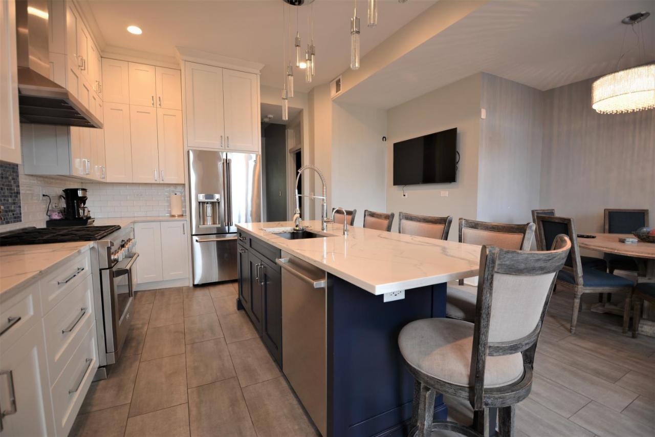 Penthouse Level, Stunning Wrigley Stay Chicago Buitenkant foto